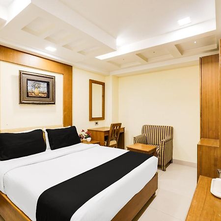 Super Townhouse Oak Alandur Near Chennai Airport Formerly Vijay Park Eksteriør bilde