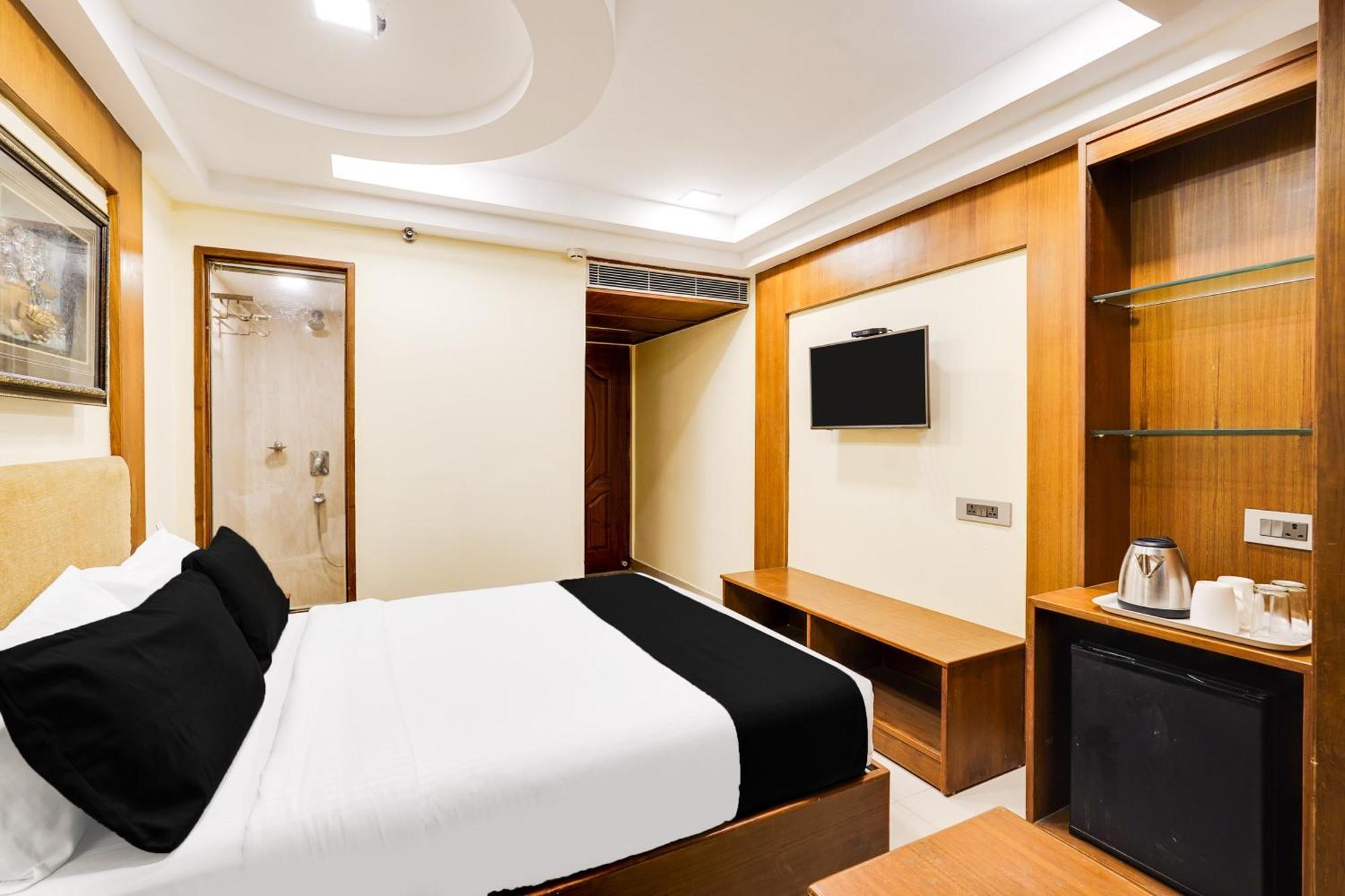 Super Townhouse Oak Alandur Near Chennai Airport Formerly Vijay Park Eksteriør bilde
