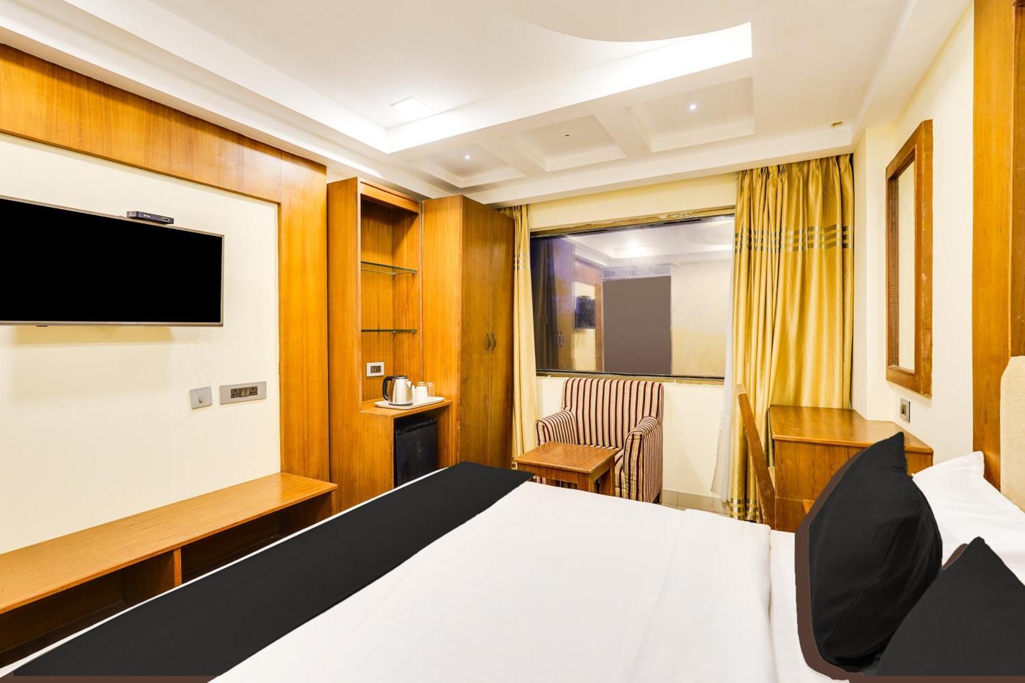 Super Townhouse Oak Alandur Near Chennai Airport Formerly Vijay Park Eksteriør bilde