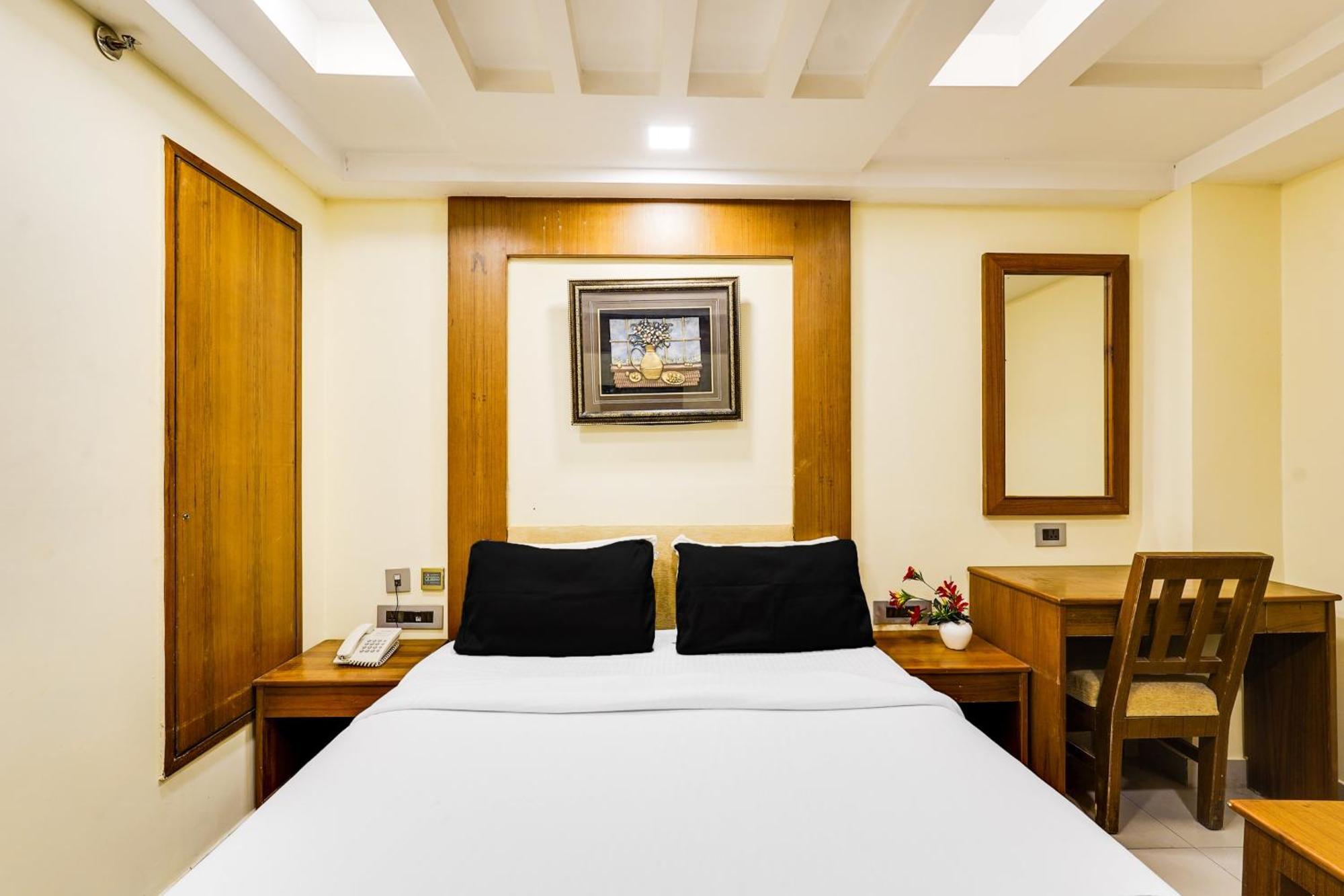 Super Townhouse Oak Alandur Near Chennai Airport Formerly Vijay Park Eksteriør bilde