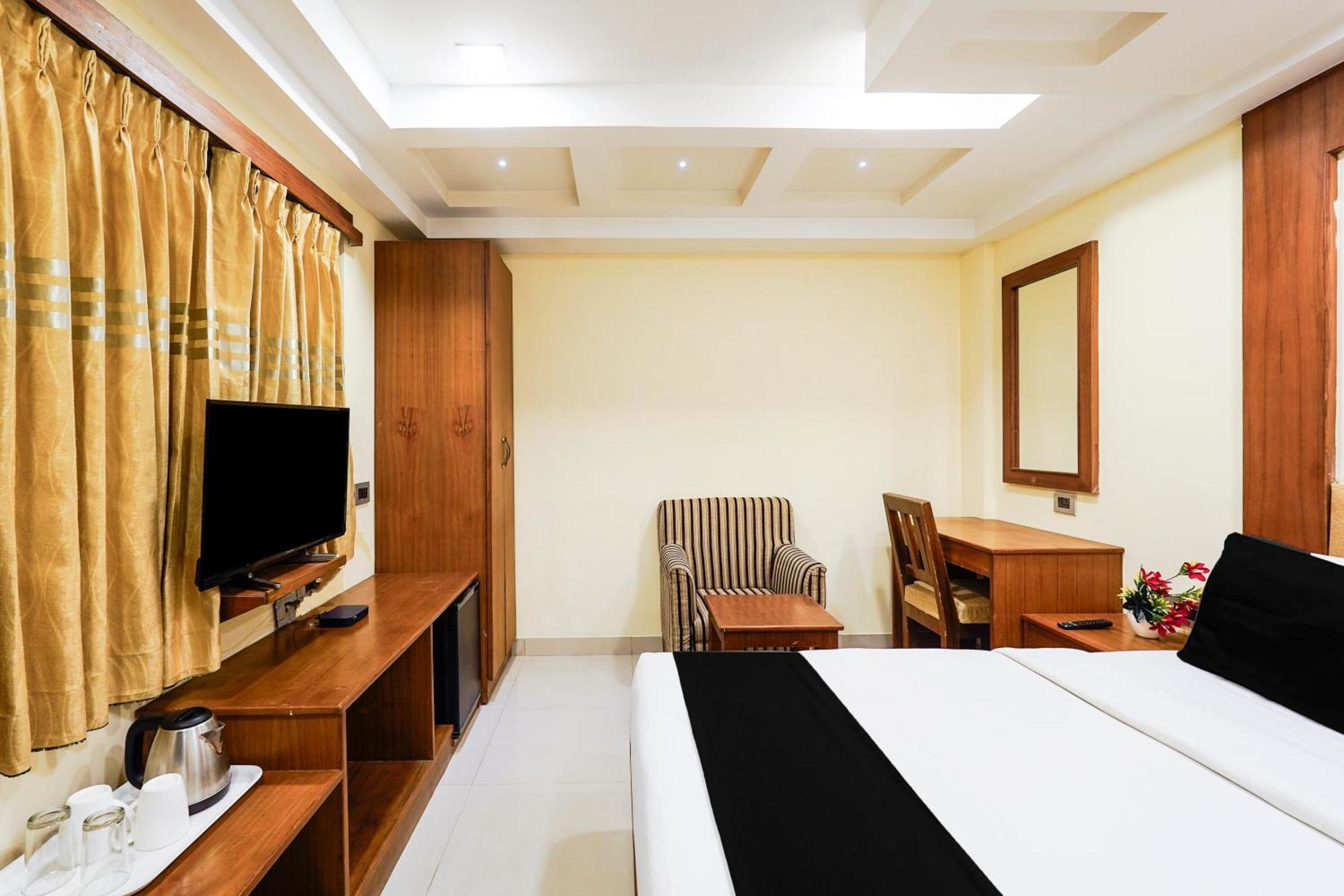 Super Townhouse Oak Alandur Near Chennai Airport Formerly Vijay Park Eksteriør bilde