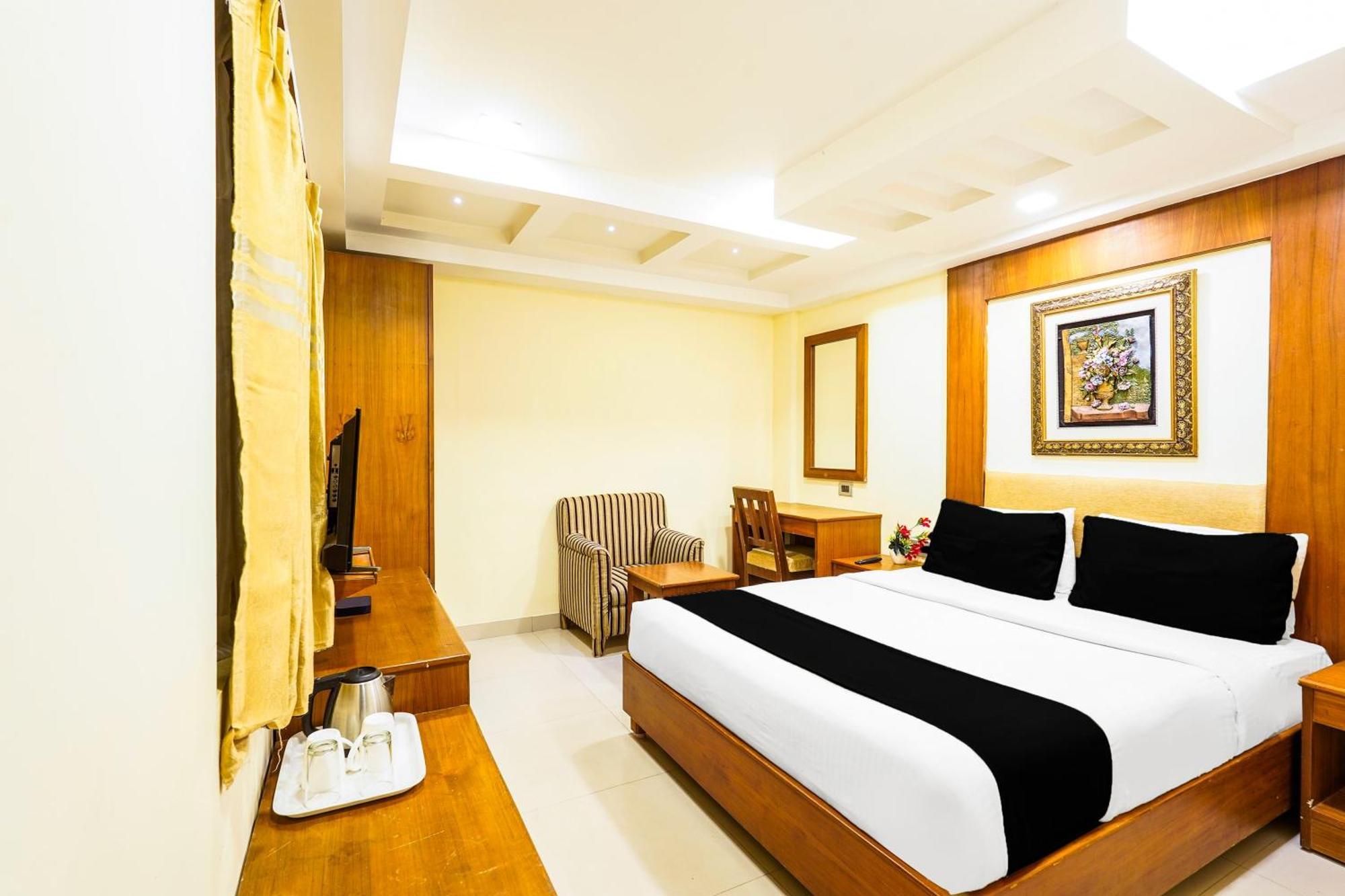 Super Townhouse Oak Alandur Near Chennai Airport Formerly Vijay Park Eksteriør bilde