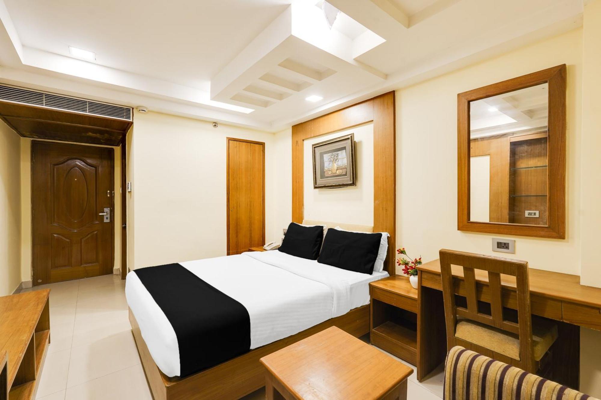 Super Townhouse Oak Alandur Near Chennai Airport Formerly Vijay Park Eksteriør bilde