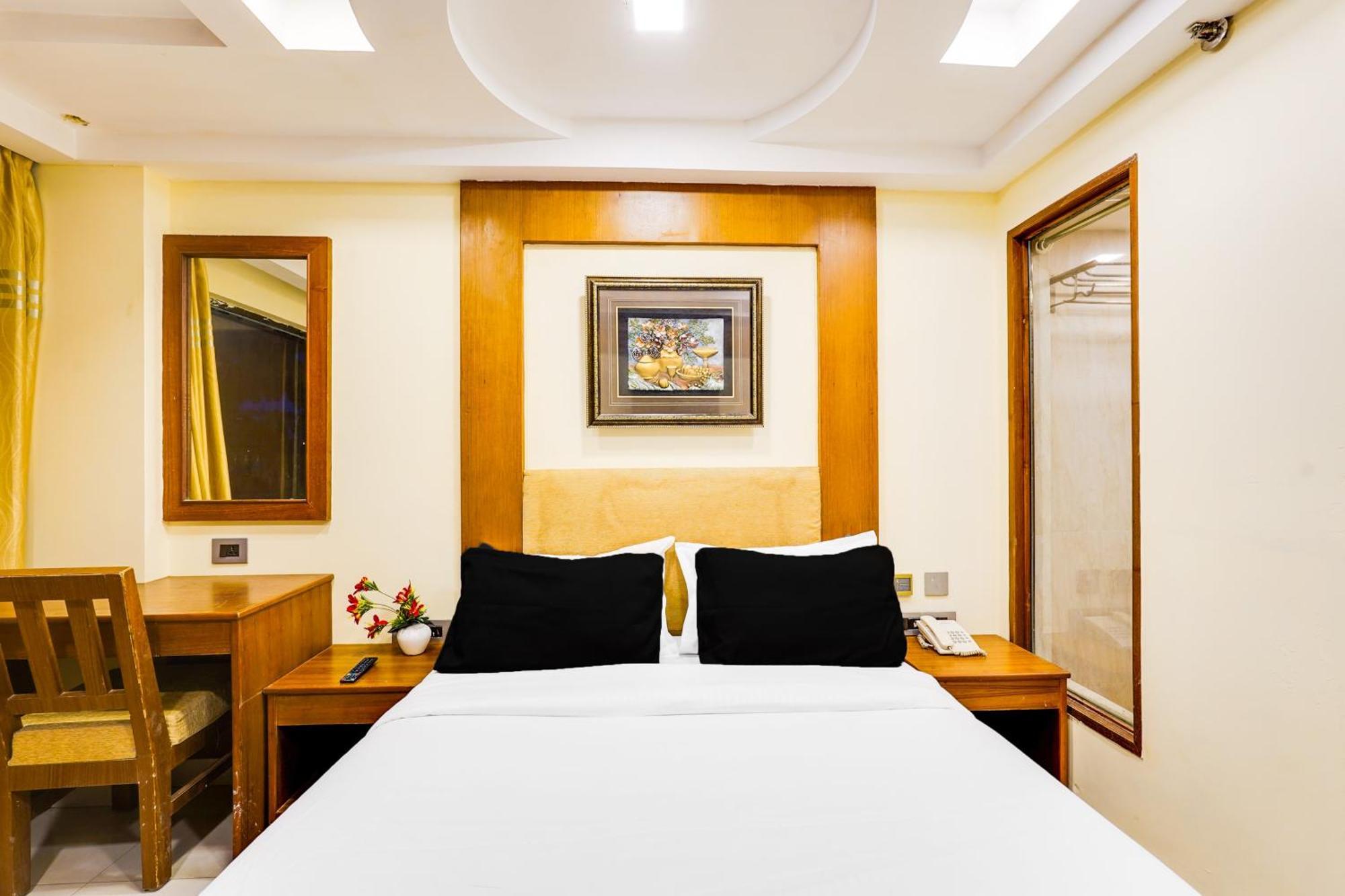 Super Townhouse Oak Alandur Near Chennai Airport Formerly Vijay Park Eksteriør bilde