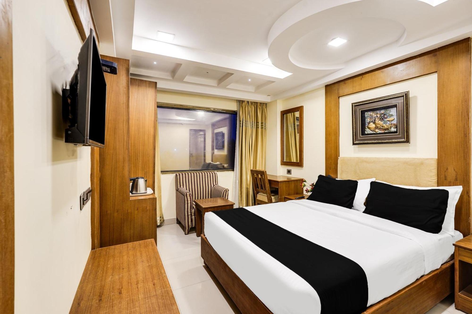Super Townhouse Oak Alandur Near Chennai Airport Formerly Vijay Park Eksteriør bilde