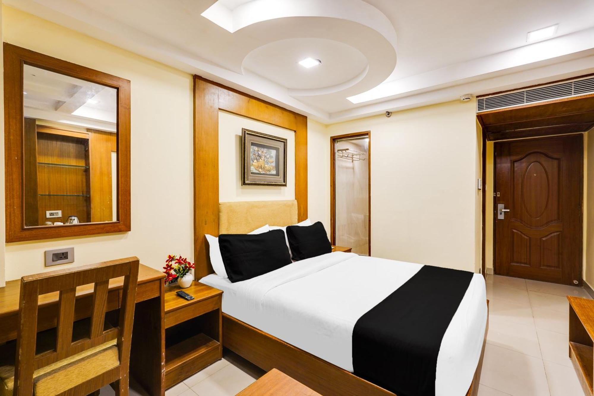 Super Townhouse Oak Alandur Near Chennai Airport Formerly Vijay Park Eksteriør bilde