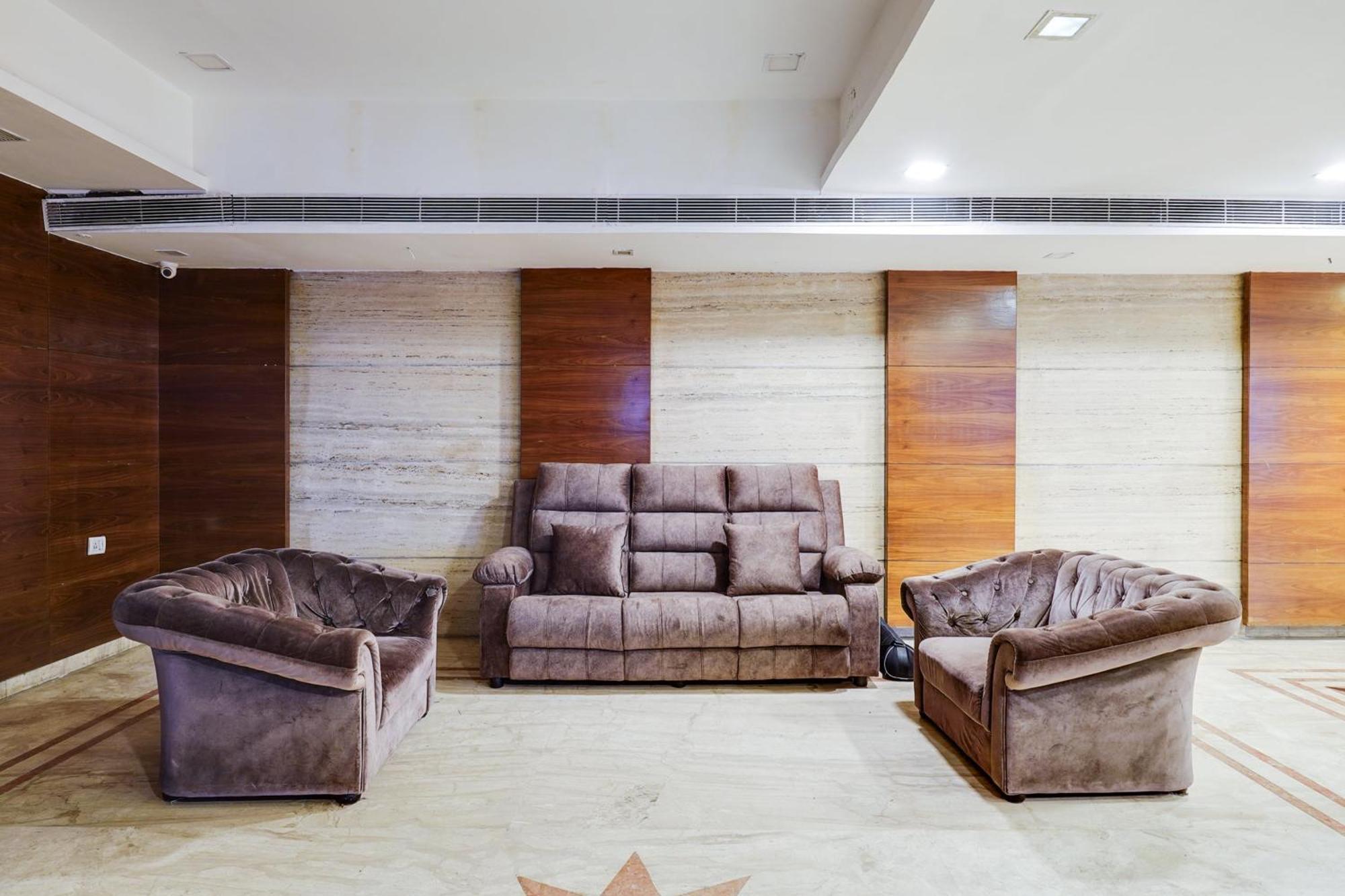 Super Townhouse Oak Alandur Near Chennai Airport Formerly Vijay Park Eksteriør bilde