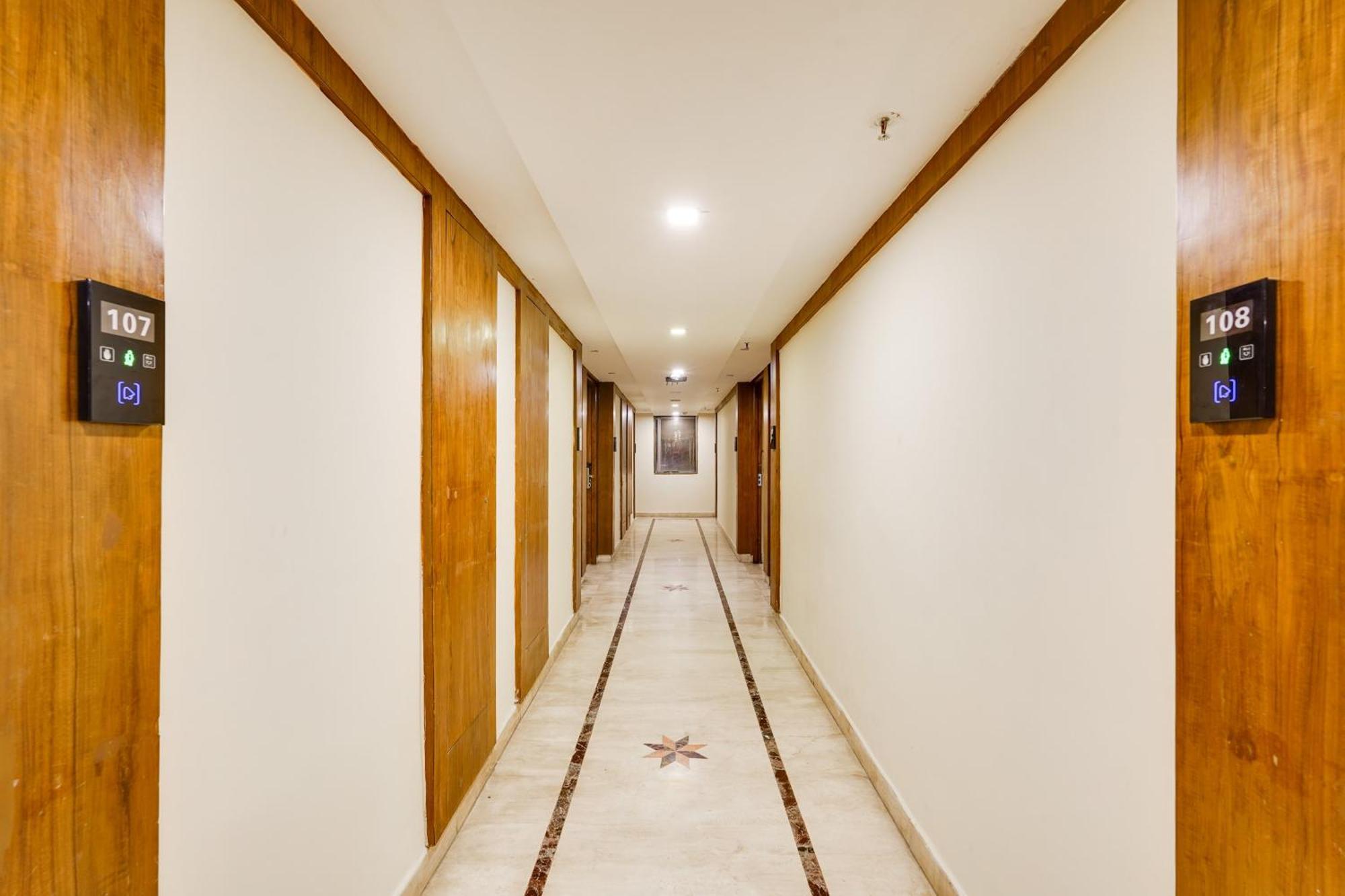 Super Townhouse Oak Alandur Near Chennai Airport Formerly Vijay Park Eksteriør bilde